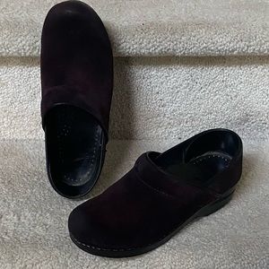DANSKO XP 2.0 CLOGS/CHOCOLATE BROWN/WATERPROOF SUEDE LEATHER/SIZE 38 /USED